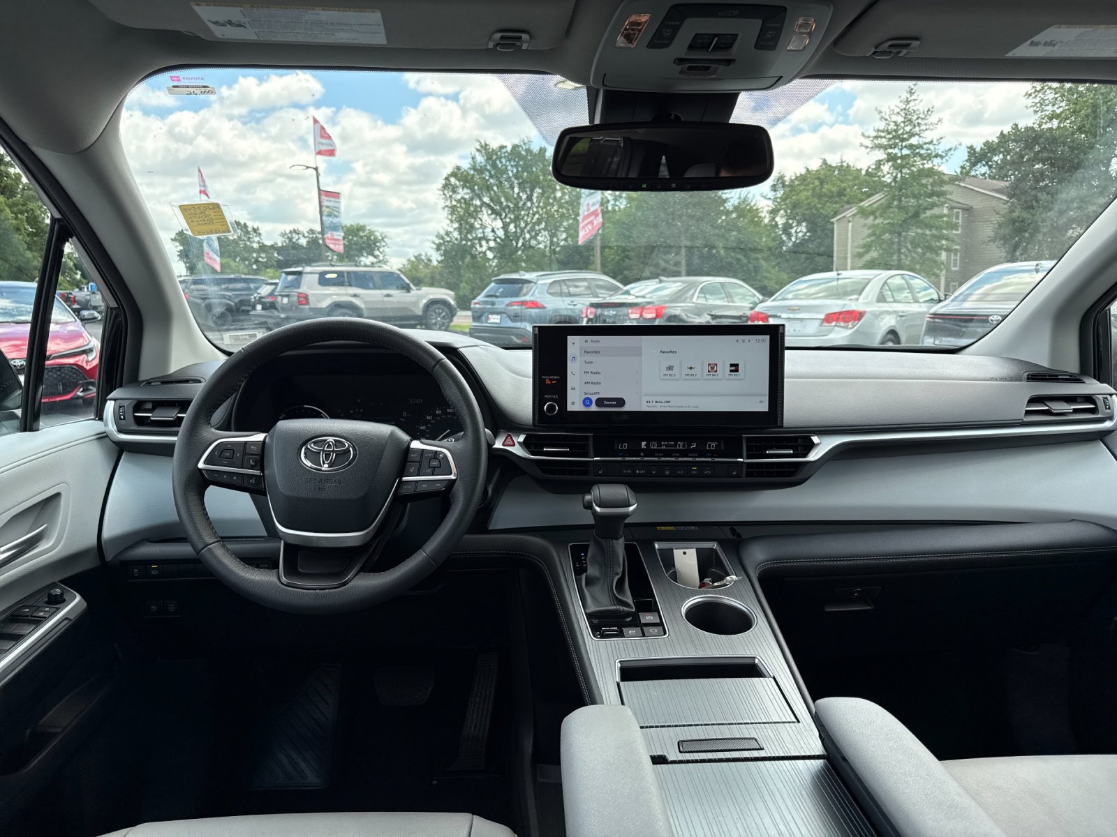 Used 2026 Toyota Sienna XLE FWD image 13