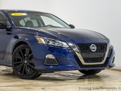 Used 2022 Nissan Altima 2.5 SR FWD image 2