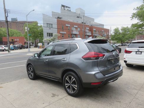 Used 2018 Nissan Rogue SL w/ Premium Package AWD/4WD image 5