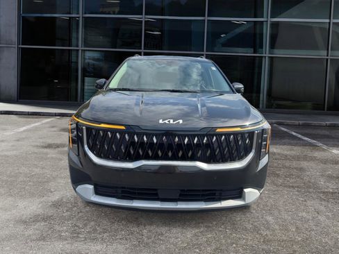Used 2025 Kia Carnival EX image 2