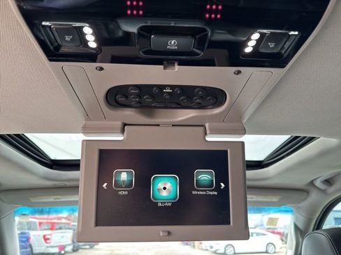 Used 2017 Chevrolet Suburban Premier image 6