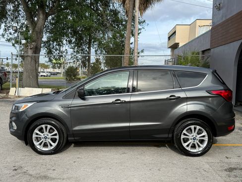 Used 2019 Ford Escape SE image 6