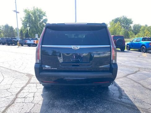 Used 2017 Cadillac Escalade Luxury AWD/4WD image 7