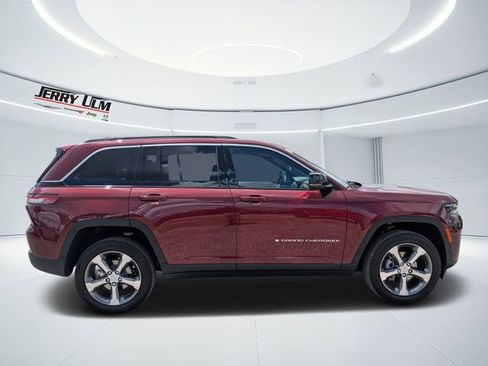 New 2026 Jeep Grand Cherokee Limited AWD/4WD image 2