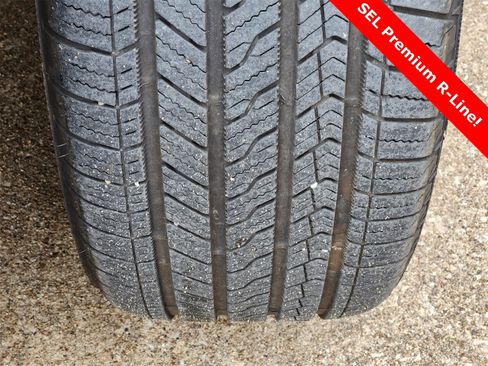 Used 2025 Volkswagen Atlas SEL Premium R-Line image 11