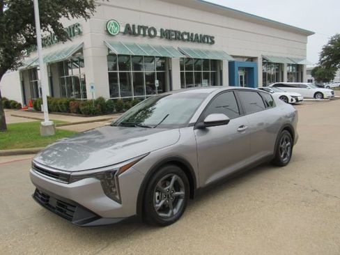 Used 2025 Kia K4 LXS image 1