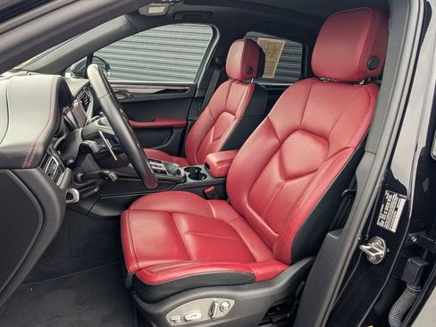 Used 2024 Porsche Macan image 5