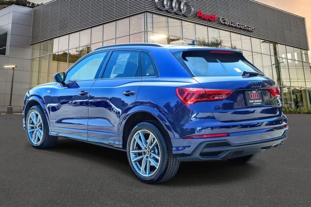 Used 2023 Audi Q3 2.0T Premium w/ Black Optic Sport Package AWD/4WD image 2
