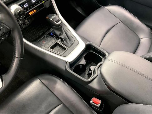 Used 2019 Toyota RAV4 XLE Premium FWD image 26