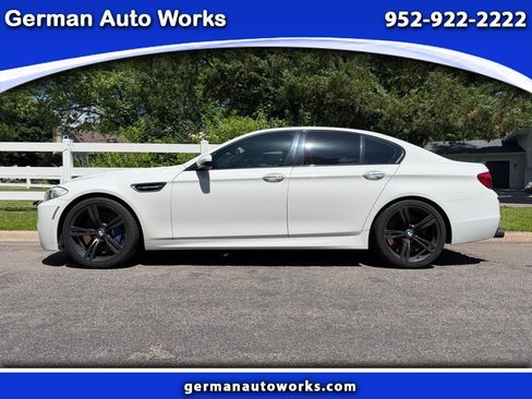 Used 2013 BMW M5 RWD image 1