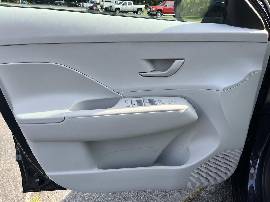 Used 2025 Hyundai Kona SEL AWD/4WD image 25