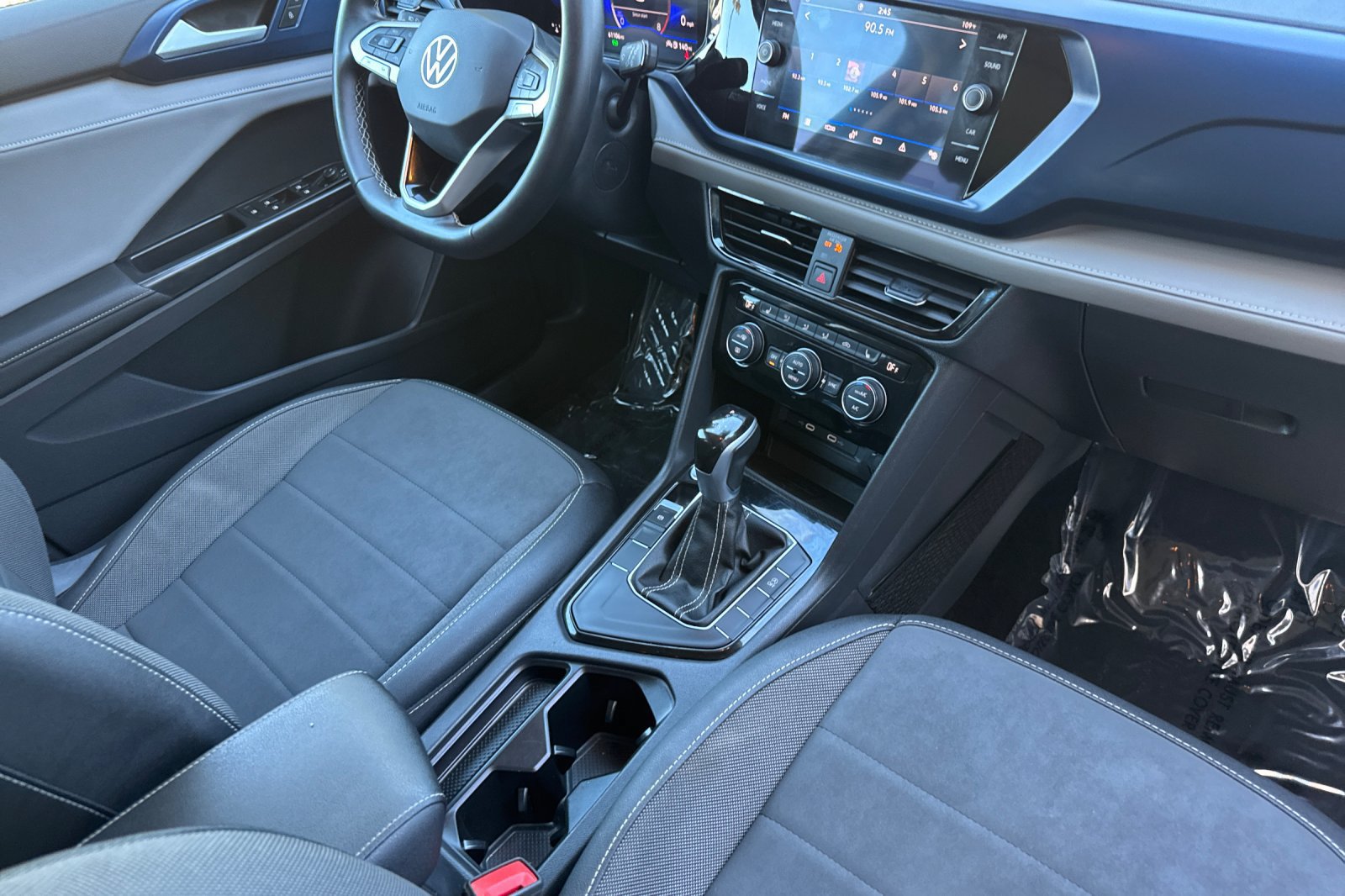 Used 2024 Volkswagen Taos SE FWD image 19