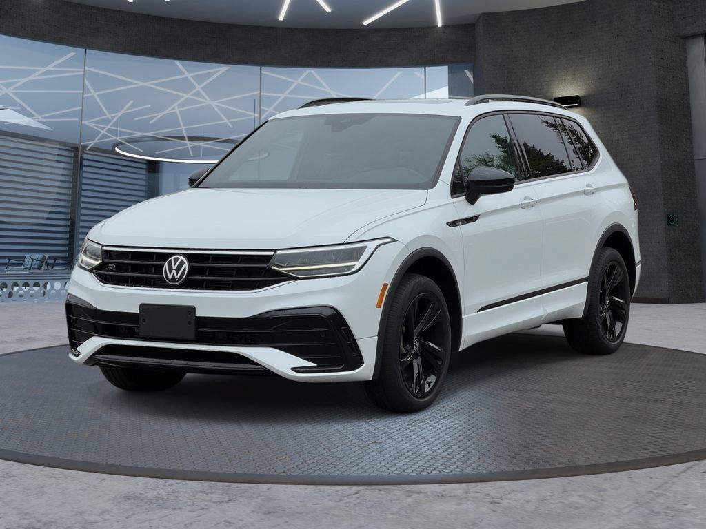 Used 2023 Volkswagen Tiguan SE R-Line AWD/4WD image 2