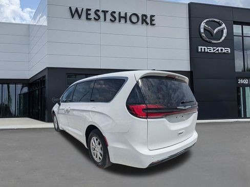 Used 2025 Chrysler Pacifica Select FWD image 5