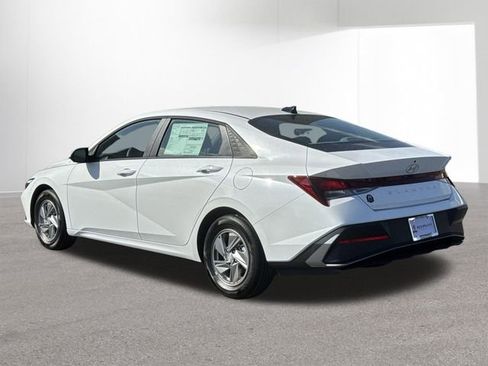 New 2026 Hyundai Elantra SE FWD image 30