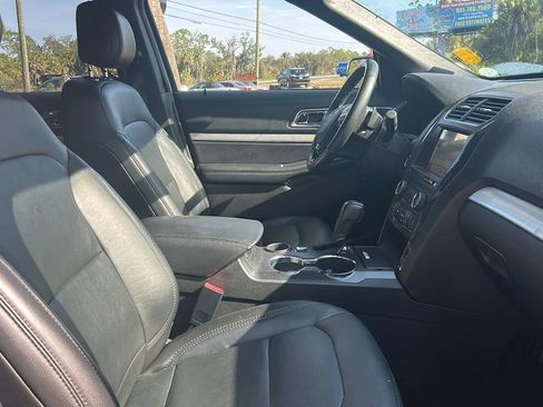 Used 2017 Ford Explorer XLT w/ Equipment Group 202A image 8