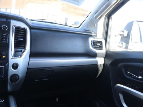 Used 2019 Nissan Titan PRO-4X w/ Pro-4x Convenience Package image 28