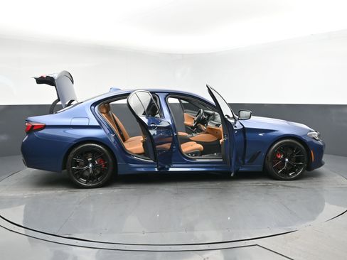 Used 2022 BMW 530i xDrive w/ M Sport Package image 31