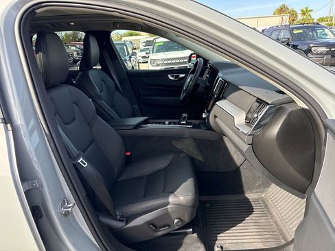 Used 2024 Volvo XC60 B5 Core w/ Protection Package Premier image 23