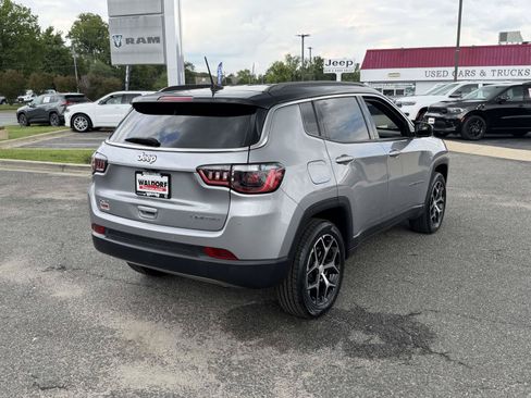 Used 2024 Jeep Compass Limited AWD/4WD image 2