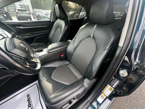 Used 2019 Toyota Camry L image 9