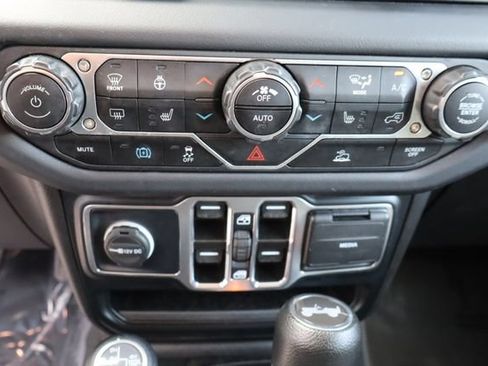 Used 2024 Jeep Wrangler Unlimited Sahara AWD/4WD image 34