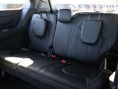 New 2026 Chrysler Pacifica Select image 11