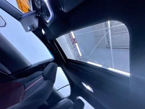 Used 2023 Toyota Corolla SE w/ SE Premium Package image 38