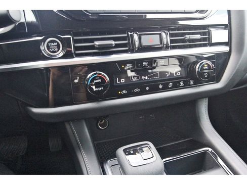 Used 2023 Nissan Pathfinder SV image 23