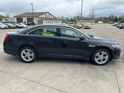 Used 2017 Ford Taurus SE FWD image 4