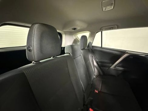 Used 2018 Toyota RAV4 LE FWD image 24