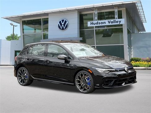 New 2026 Volkswagen Golf image 1