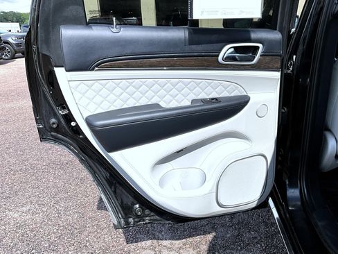 Used 2018 Jeep Grand Cherokee Summit AWD/4WD image 21