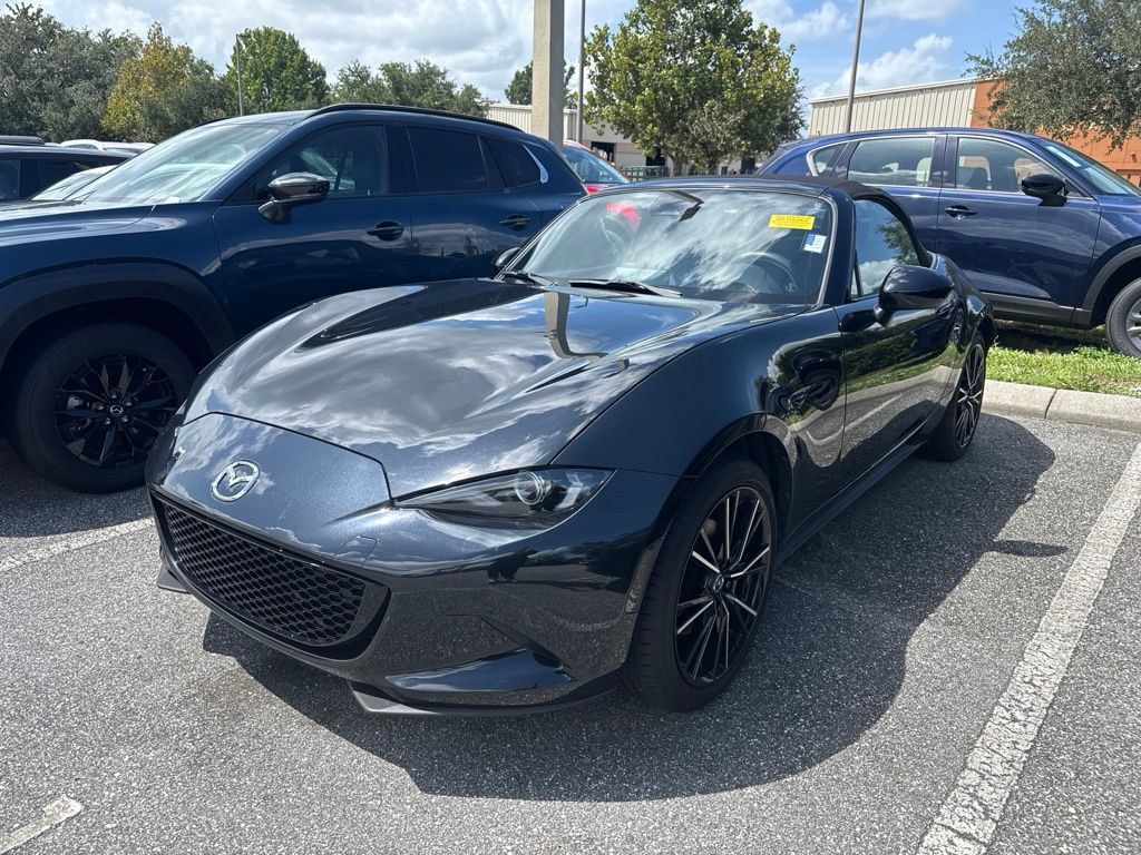 Used 2025 MAZDA MX-5 Miata Grand Touring RWD image 2