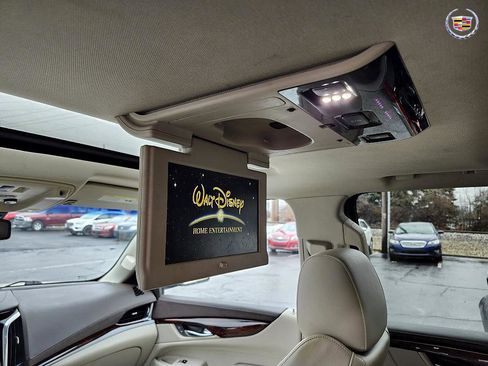Used 2015 Cadillac Escalade Premium image 31