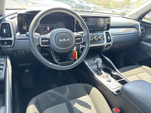 Certified 2022 Kia Sorento LX image 22