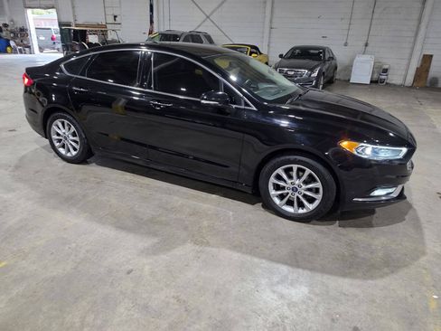 Used 2017 Ford Fusion SE w/ Fusion SE Technology Package FWD image 17