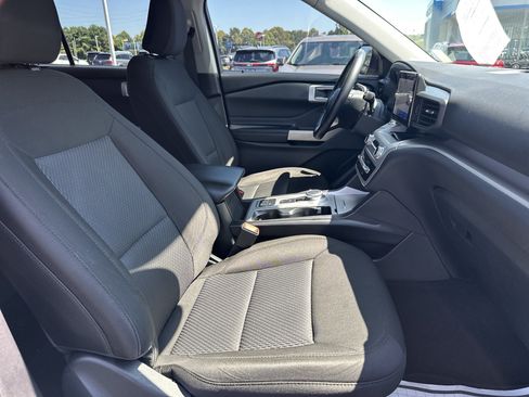 Used 2022 Ford Explorer XLT RWD image 9