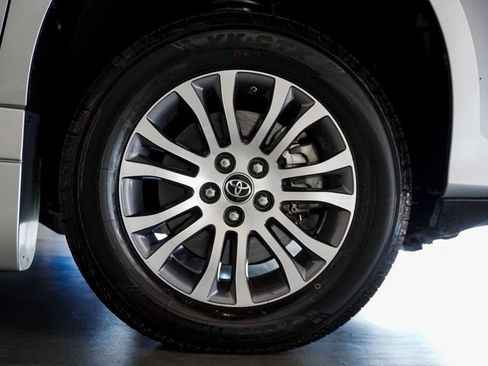 Used 2019 Toyota Sienna XLE Premium FWD image 52