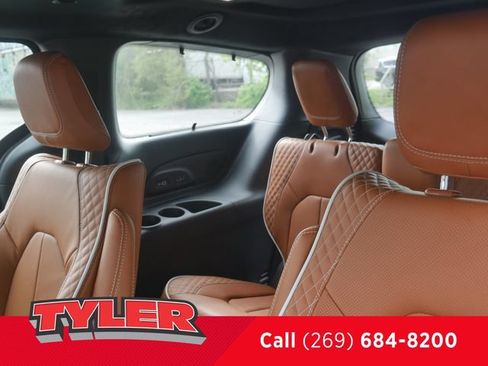 New 2026 Chrysler Pacifica Pinnacle w/ Trailer Tow Group AWD/4WD image 43