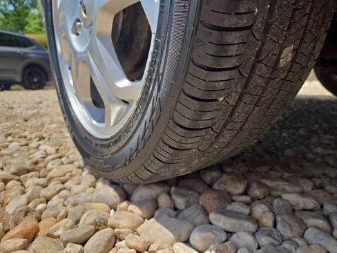Used 2009 Ford Focus SE FWD image 18