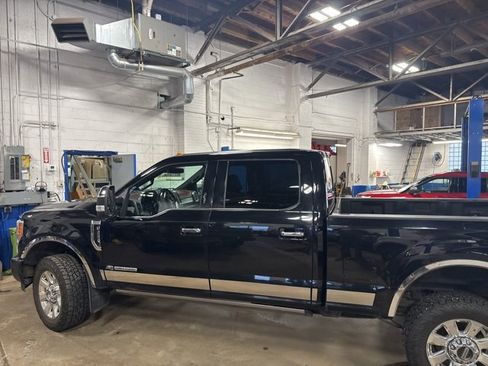 Used 2019 Ford F250 Platinum w/ Platinum Ultimate Package image 9