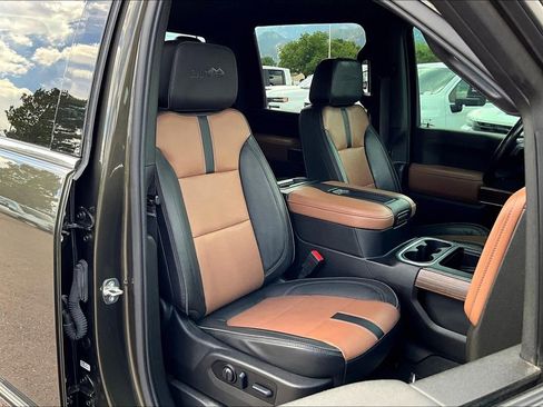 Used 2022 Chevrolet Silverado 3500 High Country w/ Technology Package image 7