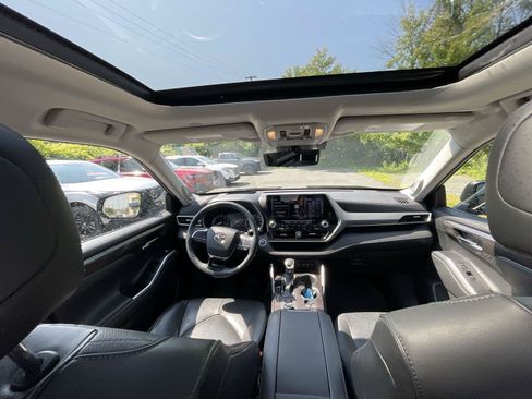 Used 2021 Toyota Highlander Platinum AWD/4WD image 32
