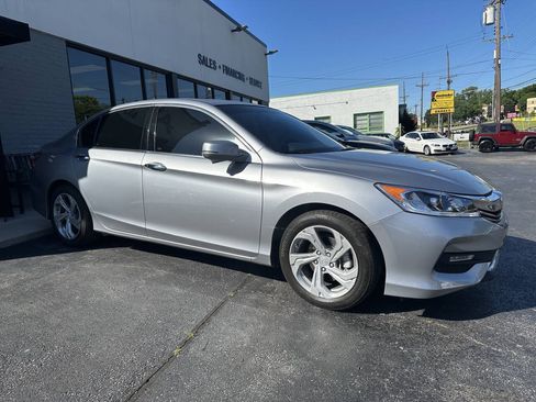 Used 2017 Honda Accord EX-L image 5