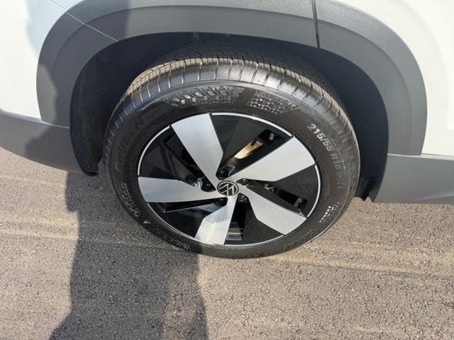 Certified 2025 Volkswagen Taos S AWD/4WD image 30