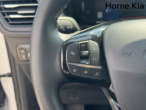 Used 2025 Ford Escape SE FWD image 18