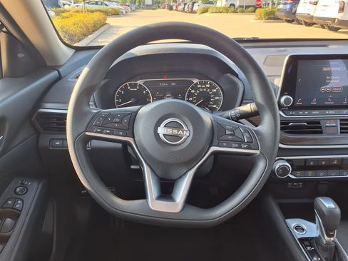 Used 2025 Nissan Altima 2.5 SV FWD image 20