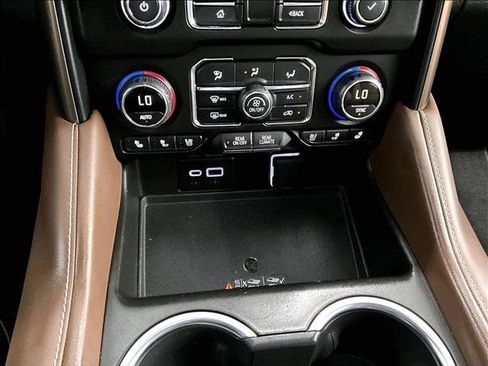 Used 2021 Chevrolet Suburban High Country RWD image 26