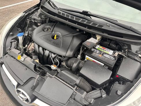 Used 2016 Hyundai Elantra SE image 19